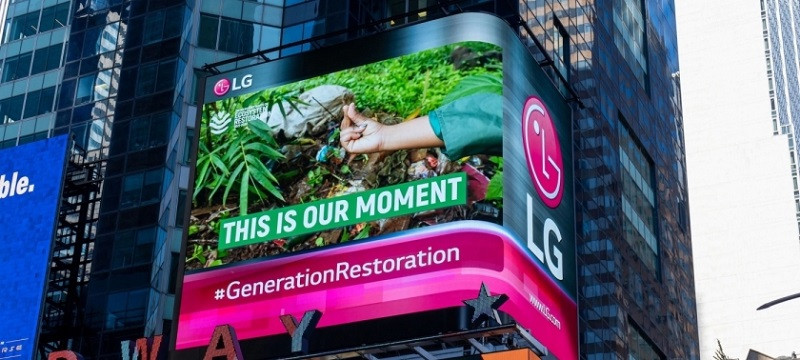 Quảng trường Thời đại ở New York, Mỹ trong Ngày Môi trường Thế giới 2021. (Ảnh: UNEP) Cuộc đua 10 năm để cứu lấy Trái đất -0