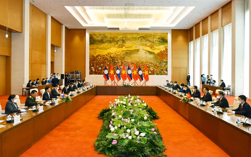 Chủ tịch Quốc hội Vương Đình Huệ hội kiến Tổng Bí thư, Chủ tịch nước Lào -0