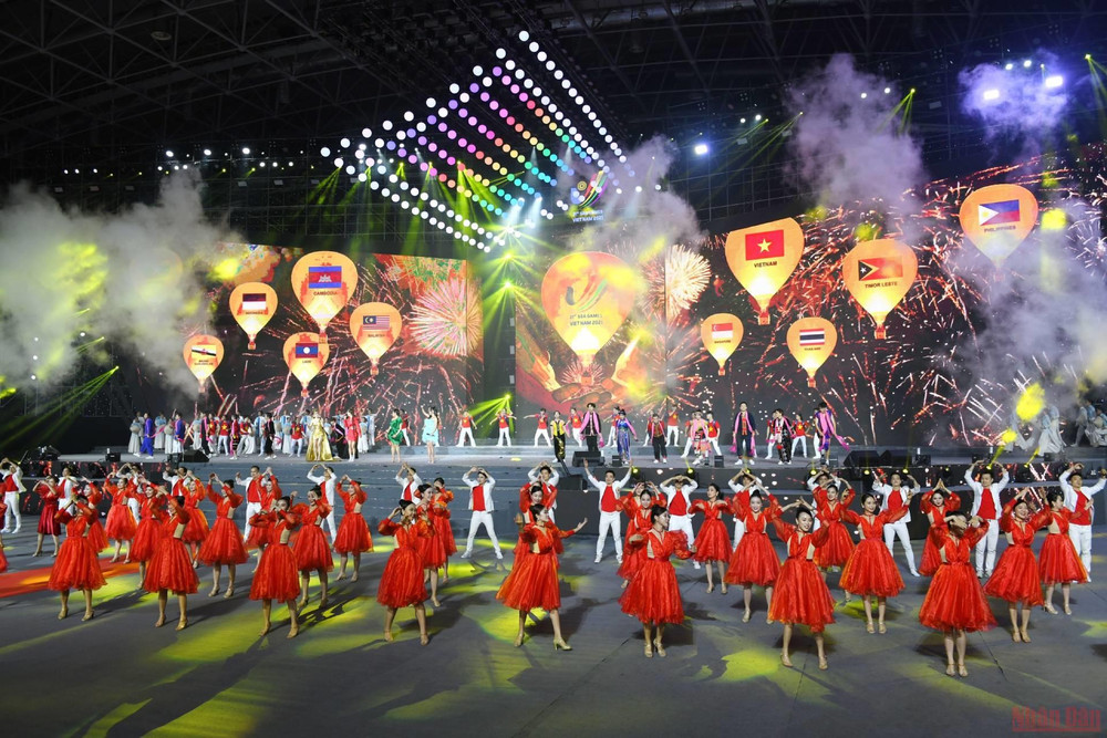 (Ảnh: Thành Đạt) Những màn trình diễn ấn tượng trong Lễ bế mạc SEA Games 31 -0