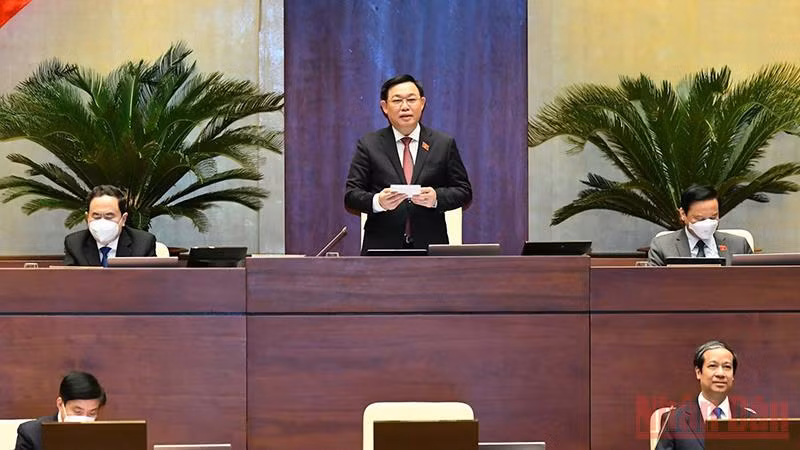 Chủ tịch Quốc hội Vương Đình Huệ phát biểu kết thúc phiên chất vấn về lĩnh vực giáo dục và đào tạo. Ảnh: LINH NGUYÊN