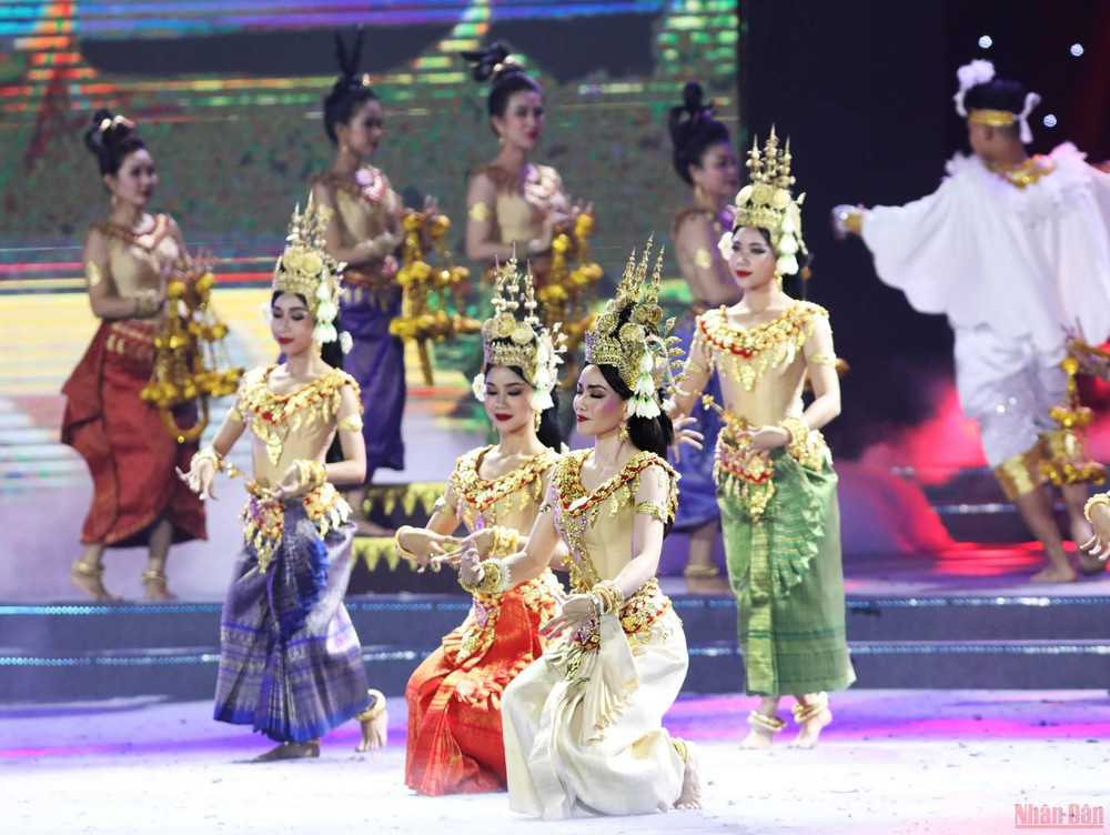 (Ảnh: Khiếu Minh) Những màn trình diễn ấn tượng trong Lễ bế mạc SEA Games 31 -1