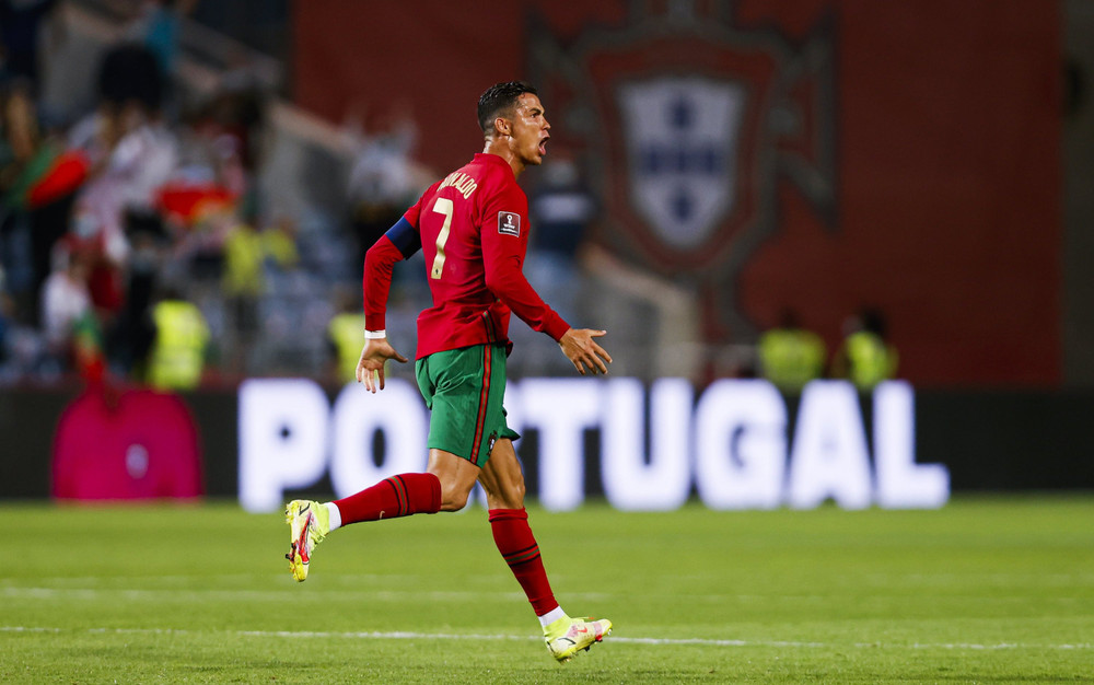 Cú đúp bàn thắng vào lưới Ireland giúp Ronaldo trở thành tay săn bàn vĩ đại nhất ở cấp độ đội tuyển quốc gia trong lịch sử bóng đá thế giới. (Ảnh: Liên đoàn Bóng đá Bồ Đào Nha)