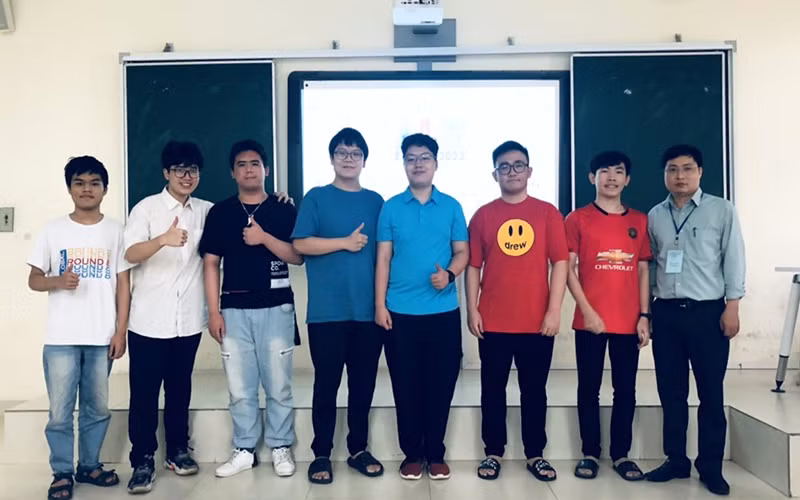 Đội tuyển quốc gia Việt Nam dự thi Olympic Tin học châu Á-Thái Bình Dương năm 2022. (Ảnh: Bộ Giáo dục và Đào tạo)