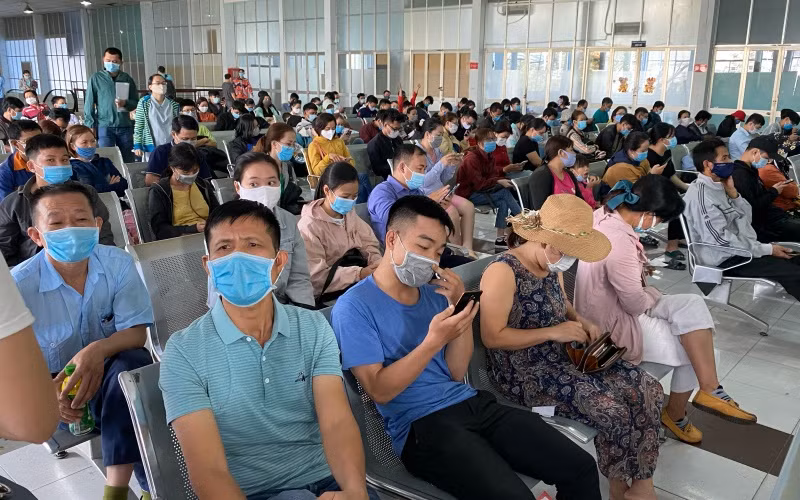 Lo dịch bệnh, hàng nghìn hành khách ra ga Sài Gòn trả vé tàu Tết -0