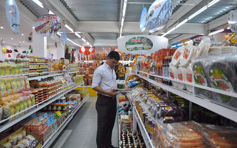 Đa dạng nguồn hàng cho dịp Tết.