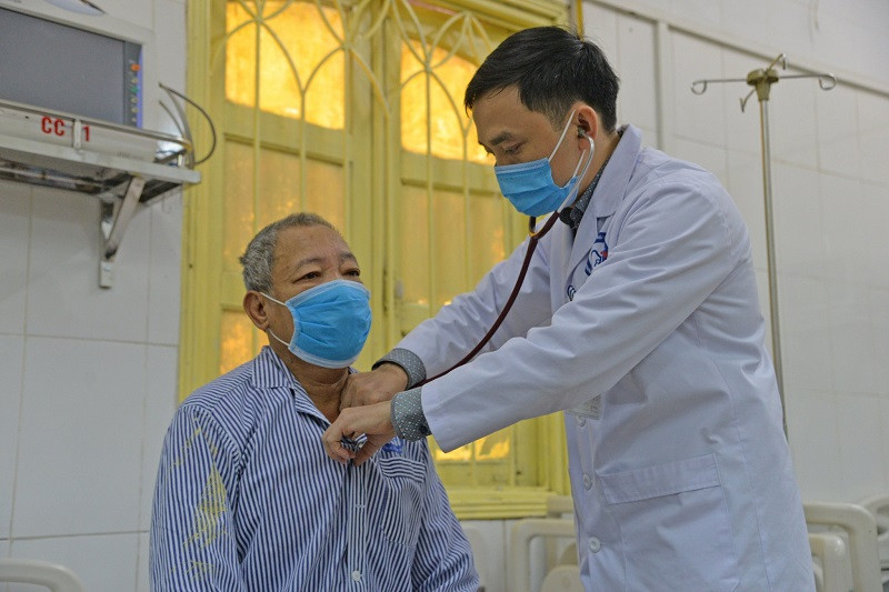 BS khám cho bệnh nhân đái tháo đường. Sai lầm vì dùng thuốc chữa đái tháo đường không nguồn gốc -0