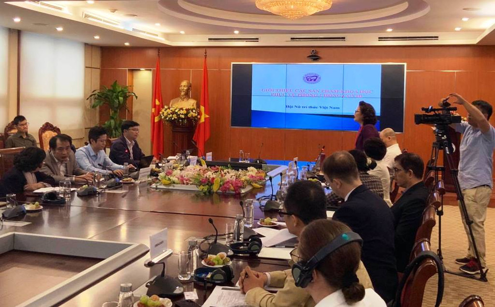 Hội thảo chia sẻ “Ứng dụng khoa học công nghệ trong việc phòng, chống và điều trị Covid-19”.