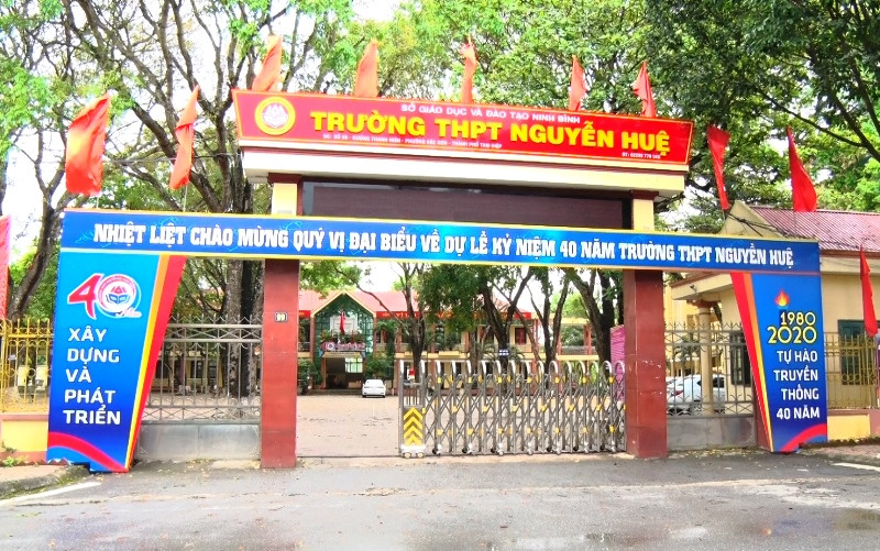 Trường THPT Nguyễn Huệ, TP Tam Điệp, chấp hành nghiêm các biện pháp phòng, chống dịch Covid-19.