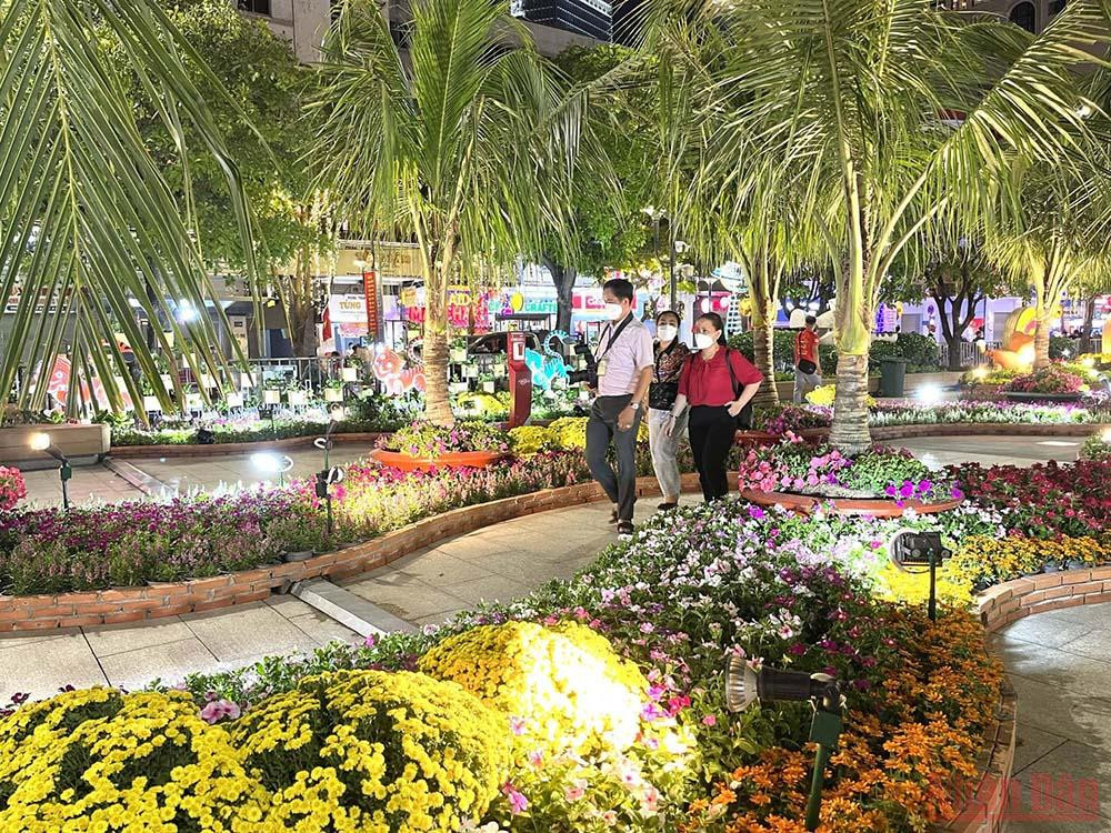 Một tiểu cảnh tại Đường hoa. Đường hoa Nguyễn Huệ Tết Nhâm Dần 2022 chính thức mở cửa phục vụ người dân -0