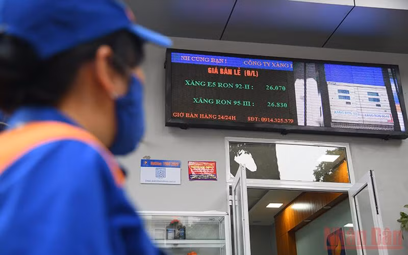 Ngày 1/3 vừa qua, giá xăng dầu có lần tăng thứ 6 liên tiếp. Ảnh: THÀNH ĐẠT
