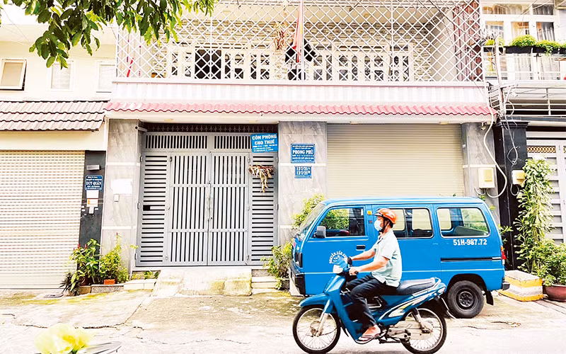 Một căn nhà trên đường Ni Sư Huỳnh Liên, quận 10 chưa được cấp chủ quyền vì diện tích nhỏ hơn quy định trong giấy phép xây dựng. (Ảnh Việt Hoa)