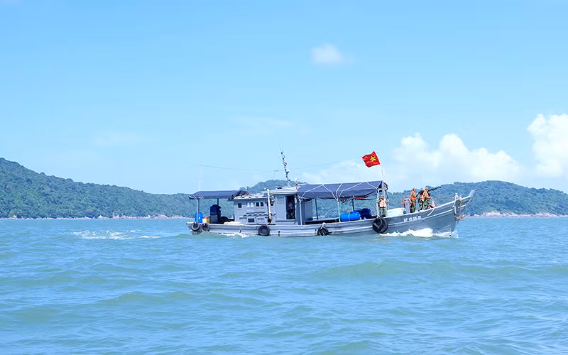 Tàu tuần tra của Biên phòng Cà Mau tham gia cứu hộ cứu nạn trên biển. Ảnh: BĐBP Cà Mau