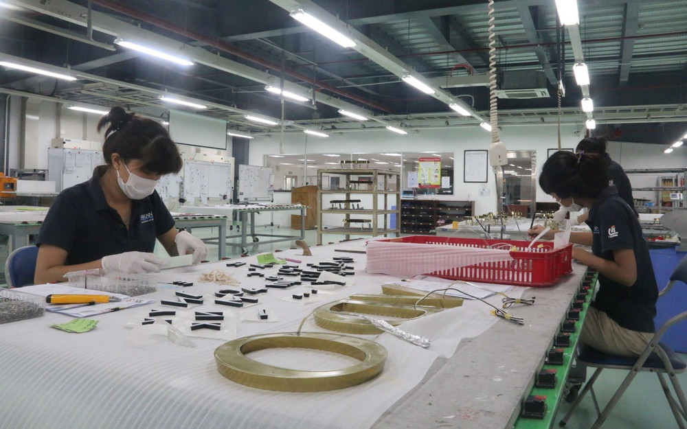 Sản xuất tại Công ty TNHH Daikan Việt Nam, tỉnh Đồng Nai. (Ảnh: THIÊN VƯƠNG/BND). Doanh nghiệp vùng tâm dịch duy trì sản xuất -0