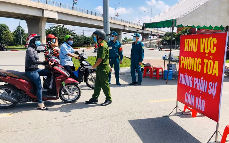 Lực lượng chức năng kiểm soát ở khu vực phong tỏa tại TP Biên Hòa, tỉnh Đồng Nai.