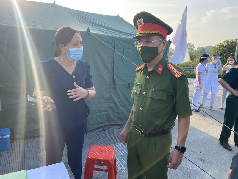 Test nhanh Covid-19 tại 22 chốt kiểm soát dịch của Hà Nội -0