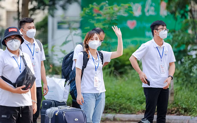 Trường đại học Y - Dược Thái Nguyên đón cán bộ, sinh viên từ miền nam chống dịch trở về.