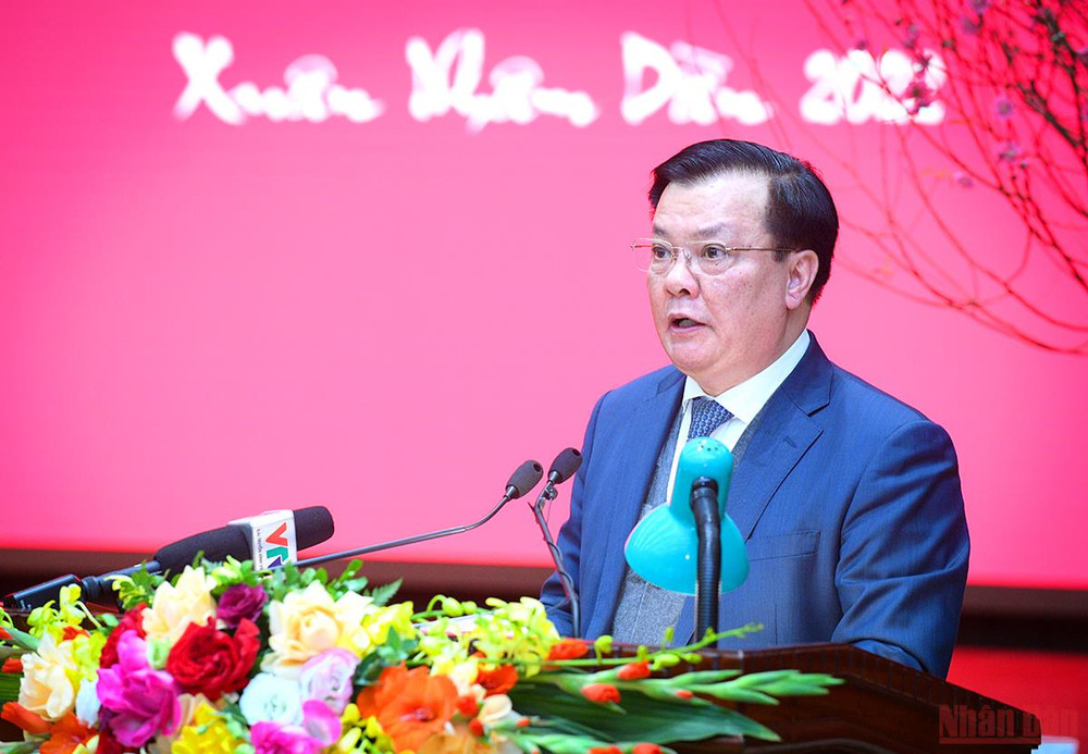 Bí thư Thành ủy Hà Nội Đinh Tiến Dũng phát biểu tại buổi lễ. (Ảnh: Thành Đạt) Tổng Bí thư Nguyễn Phú Trọng thăm, chúc Tết Đảng bộ, Chính quyền và nhân dân Thủ đô -0