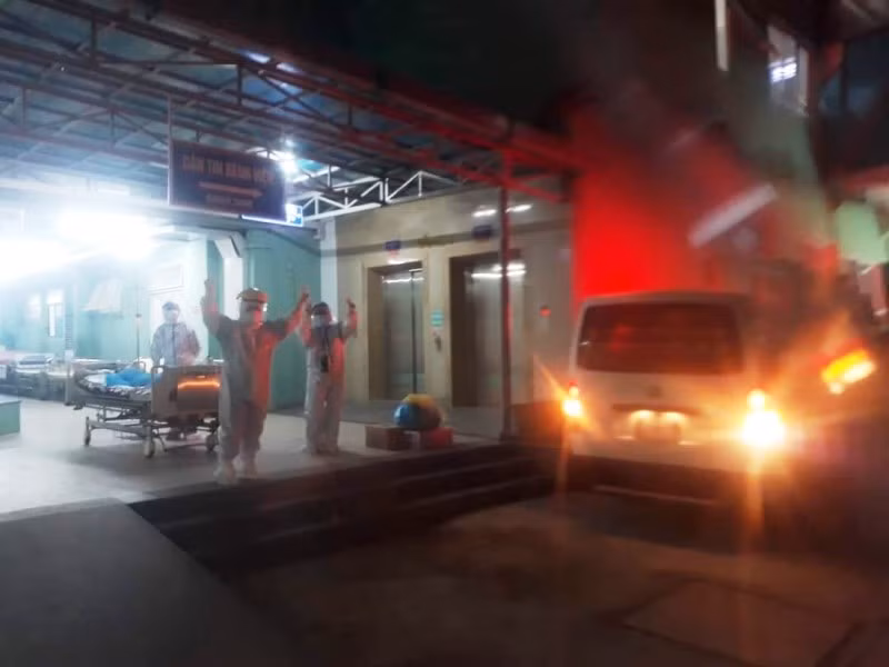 Những chiến sĩ áo trắng lặng thầm -0