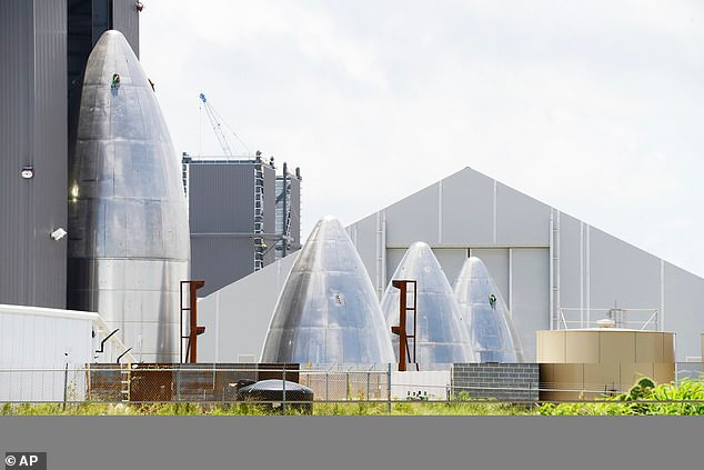 Nguyên mẫu mũi chóp tên lửa đẩy Super Heavy được công bố trên trang web Boca Chia. SpaceX bay thử nghiệm nguyên mẫu mới tàu vũ trụ Starlink lên sao Hỏa -0