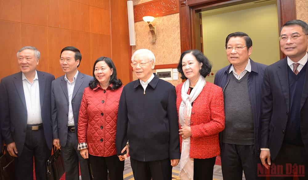 Tổng Bí thư Nguyễn Phú Trọng và các đại biểu. (Ảnh: Bắc Văn) Sớm đưa mọi hoạt động trở lại bình thường, không để Tết kéo dài -0