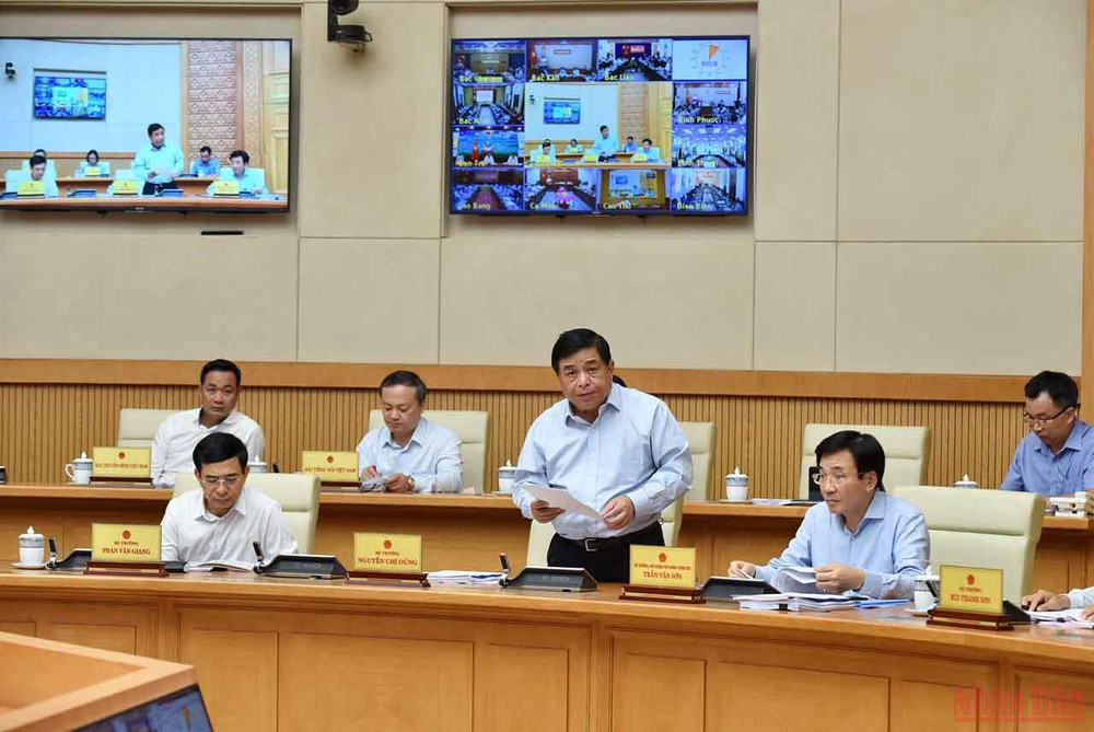 Bộ trưởng Kế hoạch và Đầu tư Nguyễn Chí Dũng báo cáo tình hình kinh tế-xã hội tháng 6 và 6 tháng đầu năm 2022. Nỗ lực thúc đẩy phục hồi và phát triển kinh tế-xã hội nhanh và bền vững -0