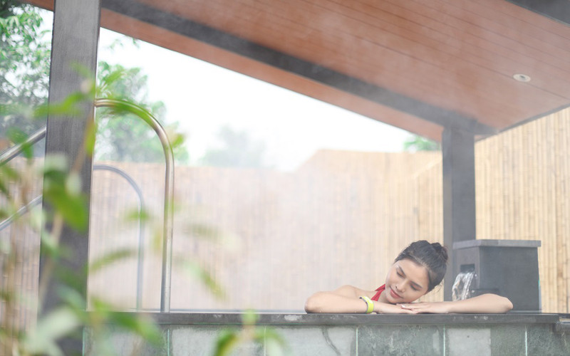 Bể tắm khoáng trong căn washitsu riêng tư tại Yoko Onsen Quang Hanh Trải nghiệm không gian Nhật Bản tại Yoko Onsen Quang Hanh resort -0