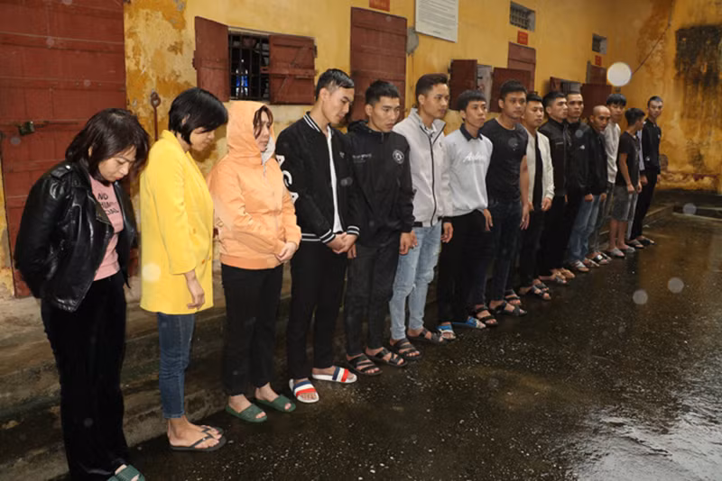 Các đối tượng trong đường dây làm giả con dấu tài liệu bị bắt giữ.