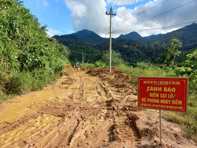 Tuyến Đ1K8 từ xã Trà Dơn vào xã Trà Leng đã thông xe bước 1. Người dân xã Trà Leng (Quảng Nam) đi lại bình thường sau gần 4 ngày cô lập -0