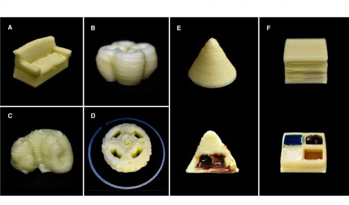 Nhóm các nhà nghiên cứu đã in 3D ra nhiều hình dạng từ sữa. Ảnh: SUTD.