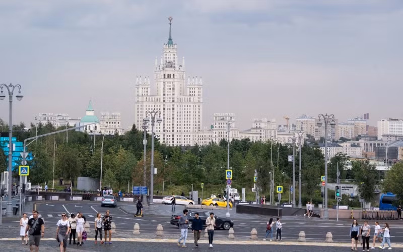 Đường phố Moskva ngày cuối tuần.