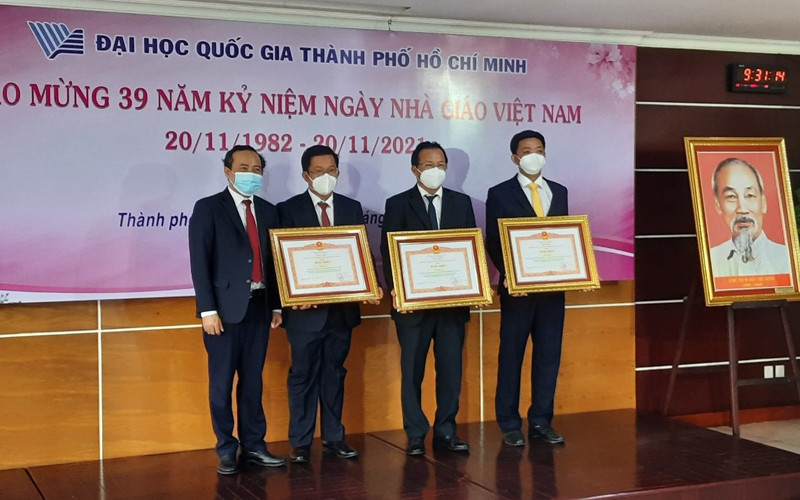 Các cá nhân thuộc ĐHQG TP Hồ Chí Minh nhận Bằng khen của Thủ tướng Chính phủ. Xây dựng Đại học Quốc gia TP Hồ Chí Minh trở thành một hệ thống đại học nghiên cứu tốp đầu châu Á -0
