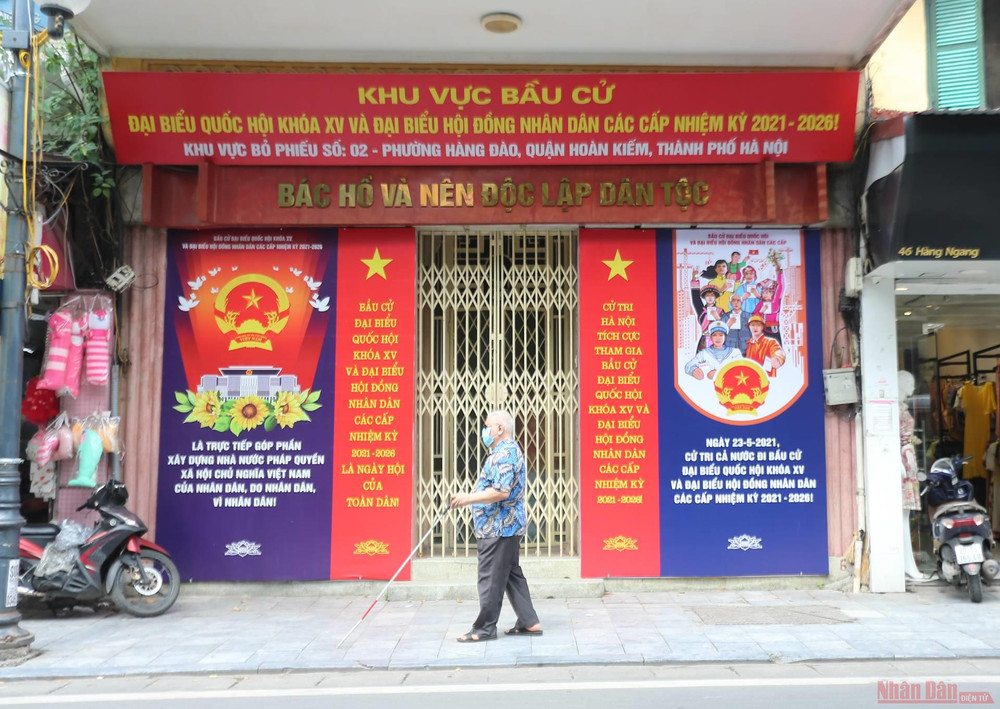 Địa điểm bầu cử số 2 phường Hàng Đào, Hoàn Kiếm nằm tại chính ngôi nhà số 48 phố Hàng Ngang. Nơi đây, năm 1945, Chủ tịch Hồ Chí Minh đã viết bản Tuyên ngôn Độc lập khai sinh ra nước Việt Nam Dân chủ Cộng hòa. 7bau_cu-1621604405272.jpeg