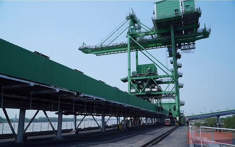 Dây chuyền nhập than tại Nhà máy Nhiệt điện Thái Bình. 