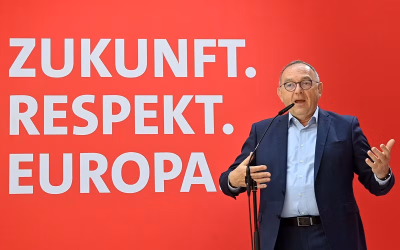 Đồng lãnh đạo đảng Dân chủ Xã hội (SPD), Norbert Walter-Borjans phát biểu trong cuộc họp báo ở Berlin, Đức, ngày 7/6/2021. (Ảnh: Pool/Reuters)