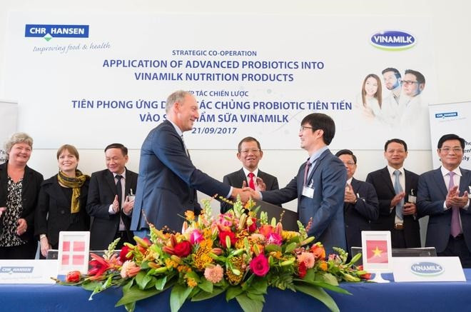 Vinamilk liên tục thực hiện nhiều chương trình hợp tác với các tập đoàn dinh dưỡng hàng đầu thế giới để mang các giải pháp dinh dưỡng chuẩn quốc tế đến gần hơn với người tiêu dùng Việt Nam. Giải pháp ưu Việt mới cho trẻ suy dinh dưỡng thấp còi -0