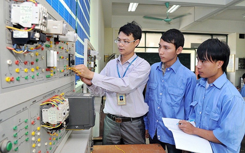 Giờ thực hành của sinh viên Trường đại học Sư phạm kỹ thuật Nam Ðịnh. (Ảnh: Quang Minh)