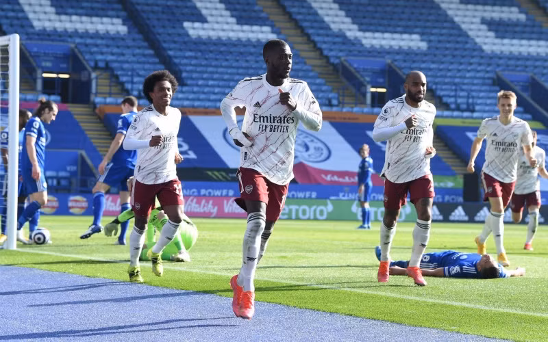 Pepe (giữa) xuất sắc góp một bàn thắng cho Arsenal.