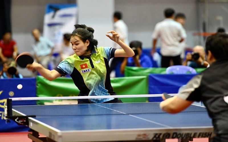 Tay vợt Nguyễn Thị Nga thi đấu xuất sắc, vượt lên dẫn trước với tỷ số 3-1. Trận chung kết đơn nữ và đơn nam hấp dẫn, kịch tính -1