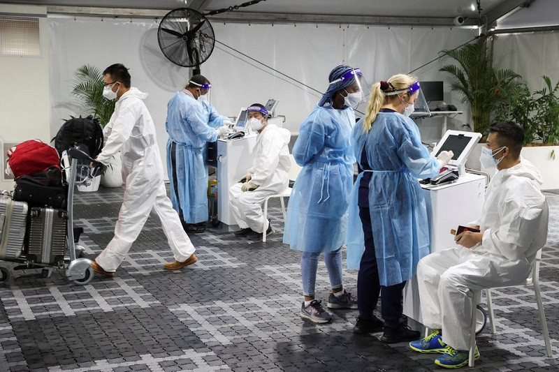 Xét nghiệm Covid-19 tại sân bay Sydney ở Sydney, Australia, ngày 29/11/2021. (Ảnh: Reuters) Thêm gần nửa triệu ca nhiễm Covid-19 mới ghi nhận trên toàn cầu trong 24 giờ qua -0