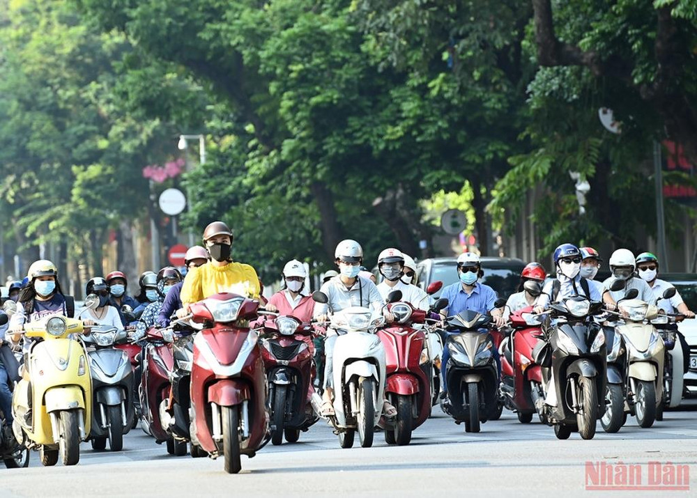 Hà Nội nhộn nhịp trở lại trong ngày đầu nới lỏng giãn cách ảnh 6 Hà Nội nhộn nhịp trở lại trong ngày đầu nới lỏng giãn cách -0