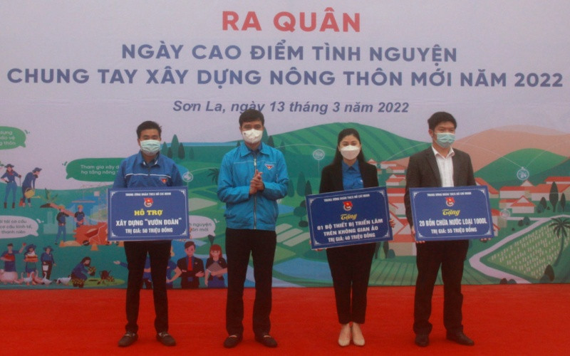 Trung ương Đoàn TNCS Hồ chí Minh tặng Sơn La các phần quà, mô hình thanh niên. Ngày cao điểm xây dựng nông thôn mới tại Sơn La -0