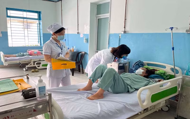 Bệnh nhân mắc sốt xuất huyết điều trị tại Bệnh viện Đa khoa khu vực Hóc Môn.