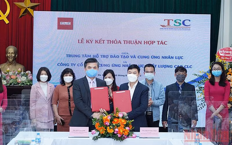 Quang cảnh lễ ký kết.