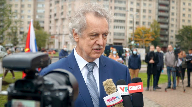 Giám đốc Sở Ngoại vụ E. Grigoriev khẳng định, Lễ đặt phiến đá đánh dấu một sự kiện lịch sử và có ý nghĩa với cả hai nước. Biểu tượng mới của tình hữu nghị Việt – Nga -0