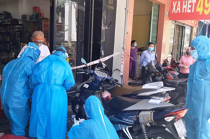 Đà Nẵng tăng cường lấy mẫu xét nghiệm sàng lọc các đối tượng nguy cơ nhiễm bệnh.