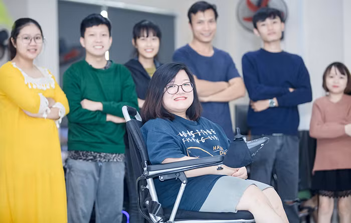 Bạn Vũ Thị Quyên, một cô gái Hà Nội, vượt qua rào cản của căn bệnh xương thủy tinh và chạm tới ước mơ về một cuộc sống tươi đẹp (Ảnh minh họa) (NguồnUNFPA Việt Nam/Nguyễn Minh Đức).