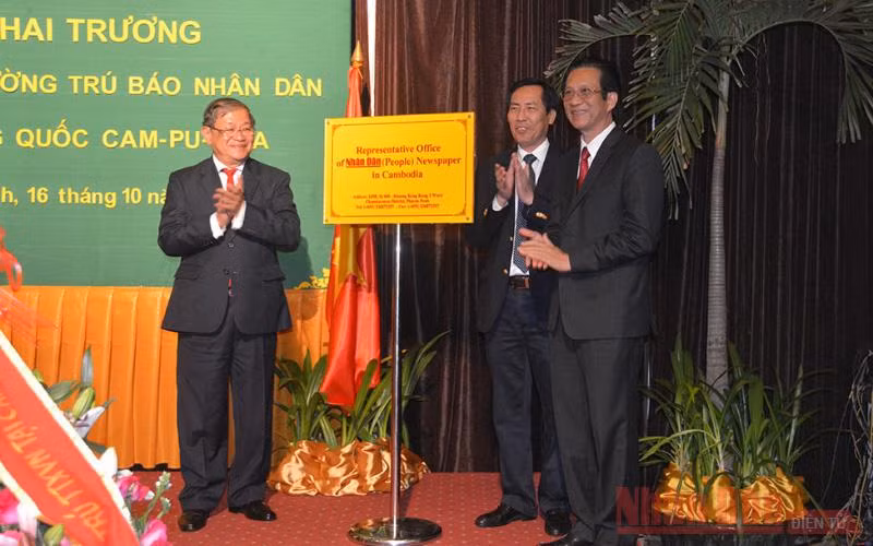 Kỷ niệm đẹp qua năm tháng với&nbsp;Báo Nhân Dân của một vị Bộ Trưởng Campuchia -0