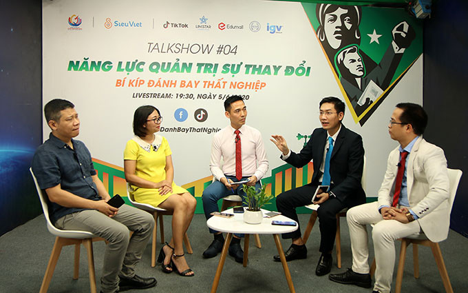 Các diễn giả tham gia talkshow “Năng lực quản trị sự thay đổi: Bí kíp đánh bay thất nghiệp (Ảnh: Ban tổ chức). Giúp 80.000 lao động tìm được việc làm -0