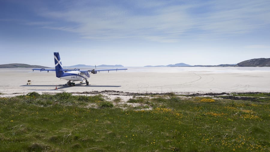 Sân bay Barra, Scotland ở vị trí thứ 5. (Ảnh: CNN) 10 sân bay có phong cảnh đường băng đẹp nhất thế giới -0