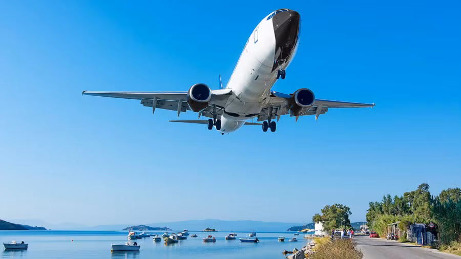 10 sân bay có phong cảnh đường băng đẹp nhất thế giới -0